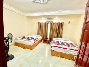 Giường trong phòng chung tại Viet Nhat Halong Hotel - Bai Chay