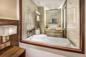Canvas Danang Beach Hotel的一间浴室