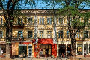 an old building with trees in front of it at Tsentralnaya Hotel in Odesa