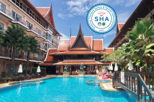 Bazen u objektu Nipa Resort, Patong Beach - SHA Extra Plus ili u blizini