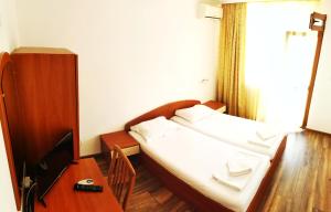 A television and/or entertainment centre at Villa Diana Self check-in