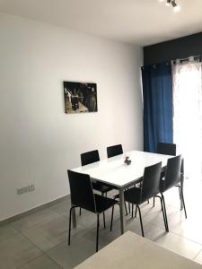 Plan piętra w obiekcie Luqa Apartment - 5 mins from Airport