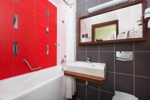 Kúpeľňa v ubytovaní Hotel Faleza - z widokiem na morze