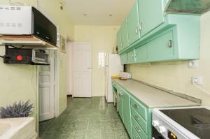 A kitchen or kitchenette at La Casa de Lope de Rueda