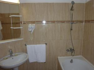 Koupelna v ubytování Hotel Orfeu