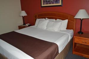 Gallery image of Paola Inn and Suites in Paola +19 photos