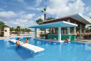 Bazén v ubytování Hotel Riu Cabo Verde - Adults Only - All Inclusive nebo v jeho okolí
