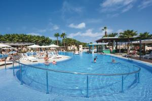 Bazén v ubytování Hotel Riu Cabo Verde - Adults Only - All Inclusive nebo v jeho okolí
