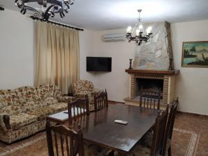 A seating area at CASA LOS ANGULOS