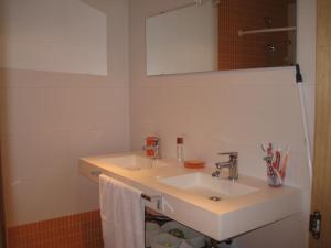 A bathroom at Los Molinos - Atico en Montaña de Asturias