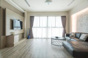 TV a/nebo společenská místnost v ubytování Whoops Hotel