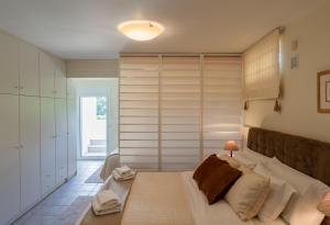 a bedroom with a large bed with a wooden wall at Apollo complex 1 in Porto Rafti