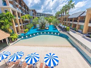 Der Swimmingpool an oder in der Nähe von Rawai Palm Beach Resort - SHA Extra Plus