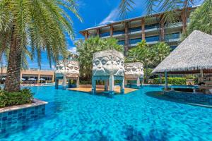 Der Swimmingpool an oder in der Nähe von Rawai Palm Beach Resort - SHA Extra Plus