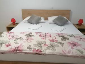 Gallery image of Apartment Maris in Posedarje +14 photos