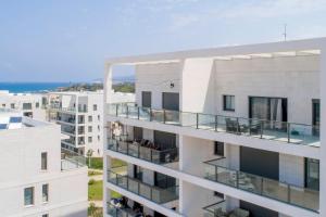 Balkón nebo terasa v ubytování Chic Sea View Balcony Escape by Sea N' Rent