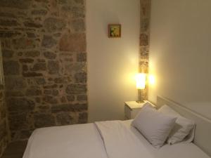 Postel nebo postele na pokoji v ubytování Hotel Maestral