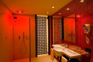 A bathroom at Viola Mhotel