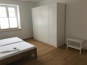 Postel nebo postele na pokoji v ubytování Frundsberg-Apartment