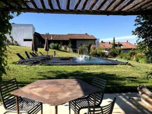Zahrada ubytování ROSTAGNI1834: VILLA WITH 2 APTS AND POOL IN THE BAROLO REGION