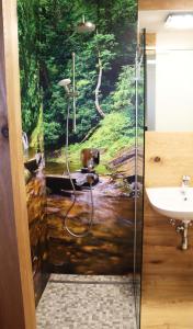 Koupelna v ubytování Fischerhof Appartements + 37 fotografií