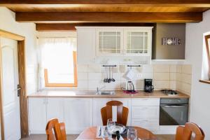 Η κουζίνα ή μικρή κουζίνα στο Villa G&P +45 φωτογραφίες