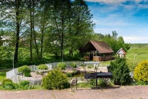 En have udenfor Pensjonat Agroturystyczny Pod Modrzewiem