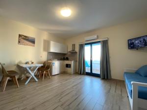 Kuchyň nebo kuchyňský kout v ubytování Michail Suites Afiartis Karpathos
