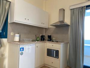 Kuchyň nebo kuchyňský kout v ubytování Michail Suites Afiartis Karpathos