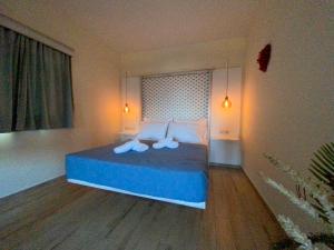 Postel nebo postele na pokoji v ubytování Michail Suites Afiartis Karpathos