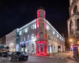 un edificio con una torre rossa sul lato di Hotel Central Sarajevo - Gym, Pool & Spa a Sarajevo
