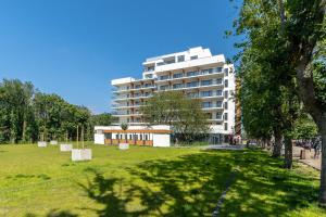 Vonkajšia záhrada v ubytovaní Aquamarina Prima Studio with Sea View by Noclegi Renters