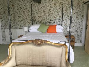 Cama ou camas em um quarto em The Burrows Bed and Breakfast
