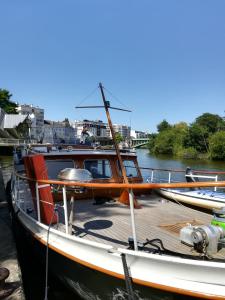 a small boat is docked in the water at Maz glaz in Nantes