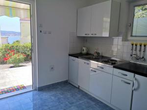 Kuchyňa alebo kuchynka v ubytovaní Apartment Soleil