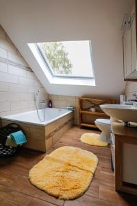 En eller flere senge i et værelse på Silence Ferienwohnungen mit - 2 Apartments