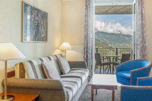 a living room with a couch and a table at Hapimag Ferienwohnungen Bad Gastein in Bad Gastein