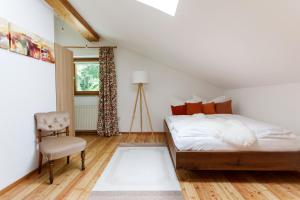 A bed or beds in a room at Ferienwohnung am Bründlweg