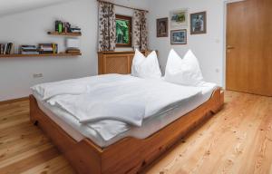A bed or beds in a room at Ferienwohnung am Bründlweg