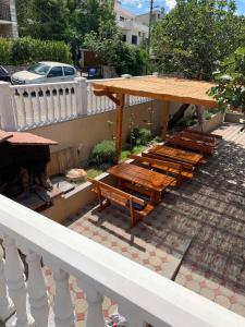 Balkón nebo terasa v ubytování Apartmani Nada