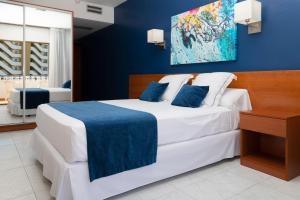 Postel nebo postele na pokoji v ubytování Hotel Jaime I