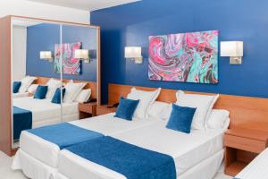 Postel nebo postele na pokoji v ubytování Hotel Jaime I