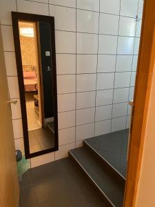 Rooms Milena tesisinde bir banyo