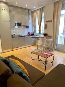 Zdjęcie z galerii obiektu Apartamentos Moratín Las Letras w Madrycie