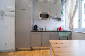 Zdjęcie z galerii obiektu Apartamentos Moratín Las Letras w Madrycie