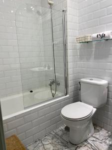 Zdjęcie z galerii obiektu Apartamentos Moratín Las Letras w Madrycie