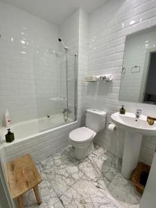 Zdjęcie z galerii obiektu Apartamentos Moratín Las Letras w Madrycie