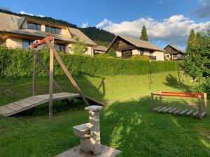 Κήπος έξω από το Apartments Rikli Rodine near Bled