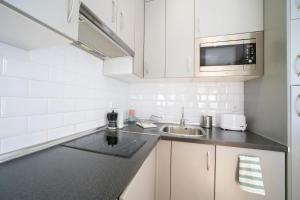 Zdjęcie z galerii obiektu Apartamentos Moratín Las Letras w Madrycie