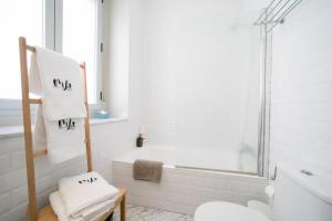 Zdjęcie z galerii obiektu Apartamentos Moratín Las Letras w Madrycie
